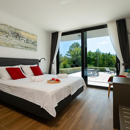 Martincic Residence - 5 Stars Luxury With Pool Heating On 4000M2 Rakalj Экстерьер фото