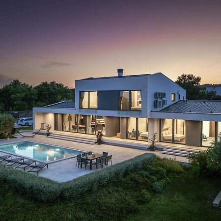Martincic Residence - 5 Stars Luxury With Pool Heating On 4000M2 Rakalj Экстерьер фото