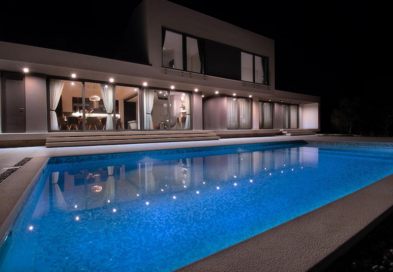 Martincic Residence - 5 Stars Luxury With Pool Heating On 4000M2 Rakalj Экстерьер фото
