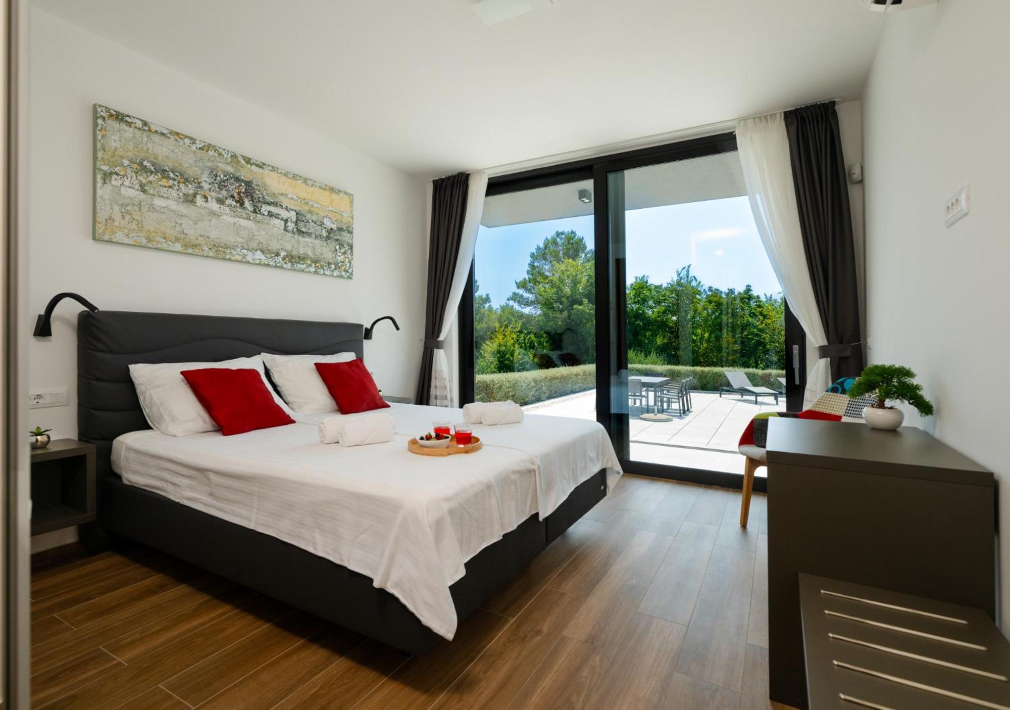 Martincic Residence - 5 Stars Luxury With Pool Heating On 4000M2 Rakalj Экстерьер фото