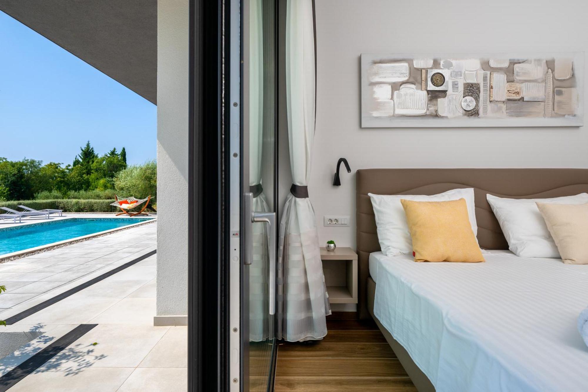 Martincic Residence - 5 Stars Luxury With Pool Heating On 4000M2 Rakalj Экстерьер фото